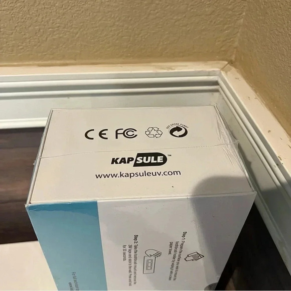 Kapsule UV Sanitizing Toothbrush Holder - Storage with Space for 4 Toothbrushs - Picture 3 of 4